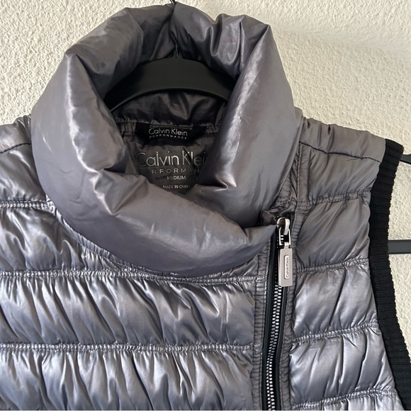 Calvin Klein Women’s Performance Premium Down Vest Medium Gray Metallic Sporty - Picture 4 of 16